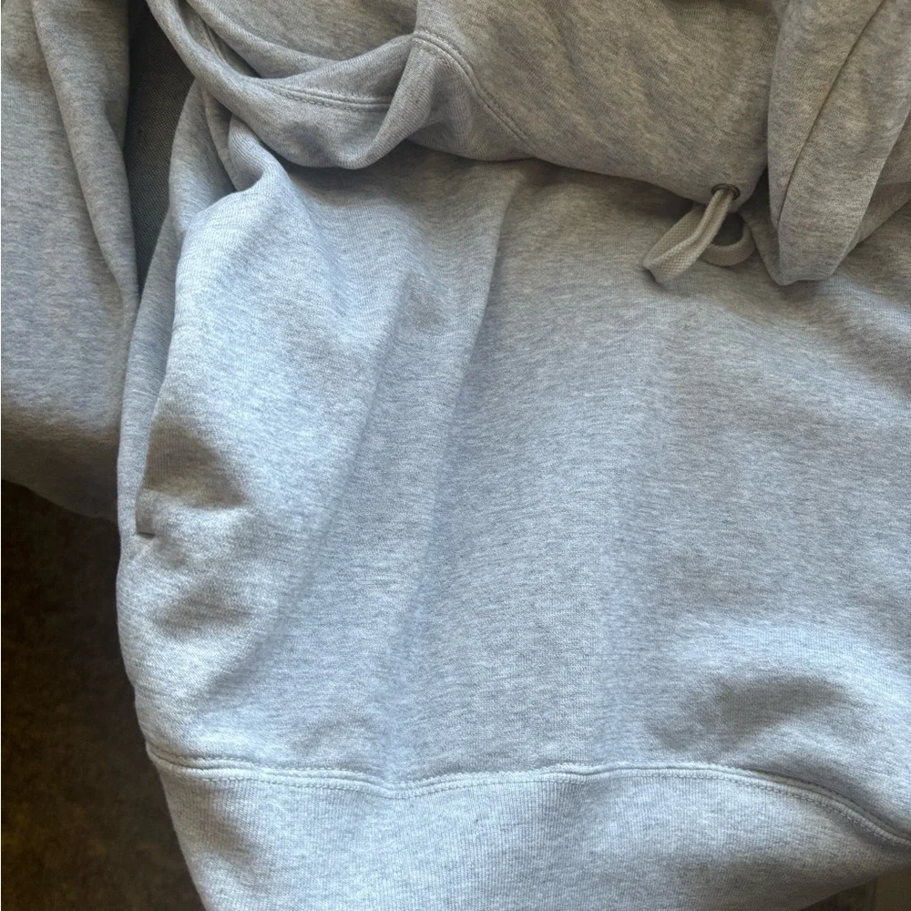Uniqlo Light Gray Men's Hoodie - Picture 3 of 5